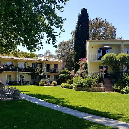 Aparthotel Le - In